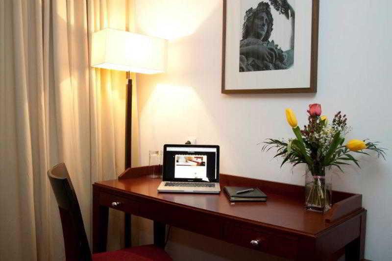 Visconti Militari Hotel Bukares Bagian luar foto