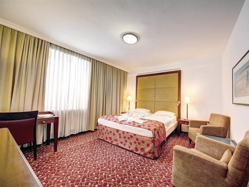 Visconti Militari Hotel Bukares Bagian luar foto