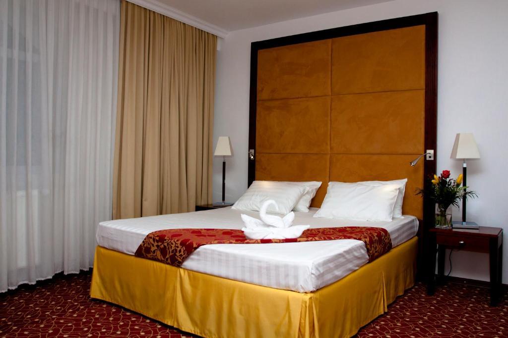 Visconti Militari Hotel Bukares Bagian luar foto