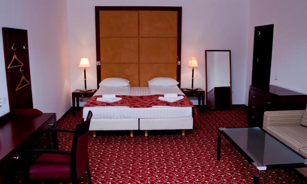 Visconti Militari Hotel Bukares Bagian luar foto