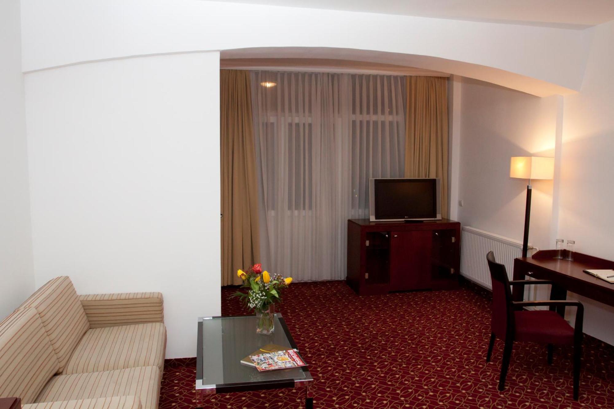 Visconti Militari Hotel Bukares Bagian luar foto
