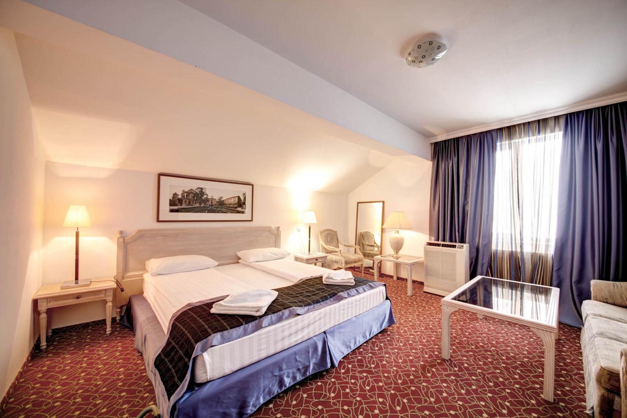 Visconti Militari Hotel Bukares Bagian luar foto