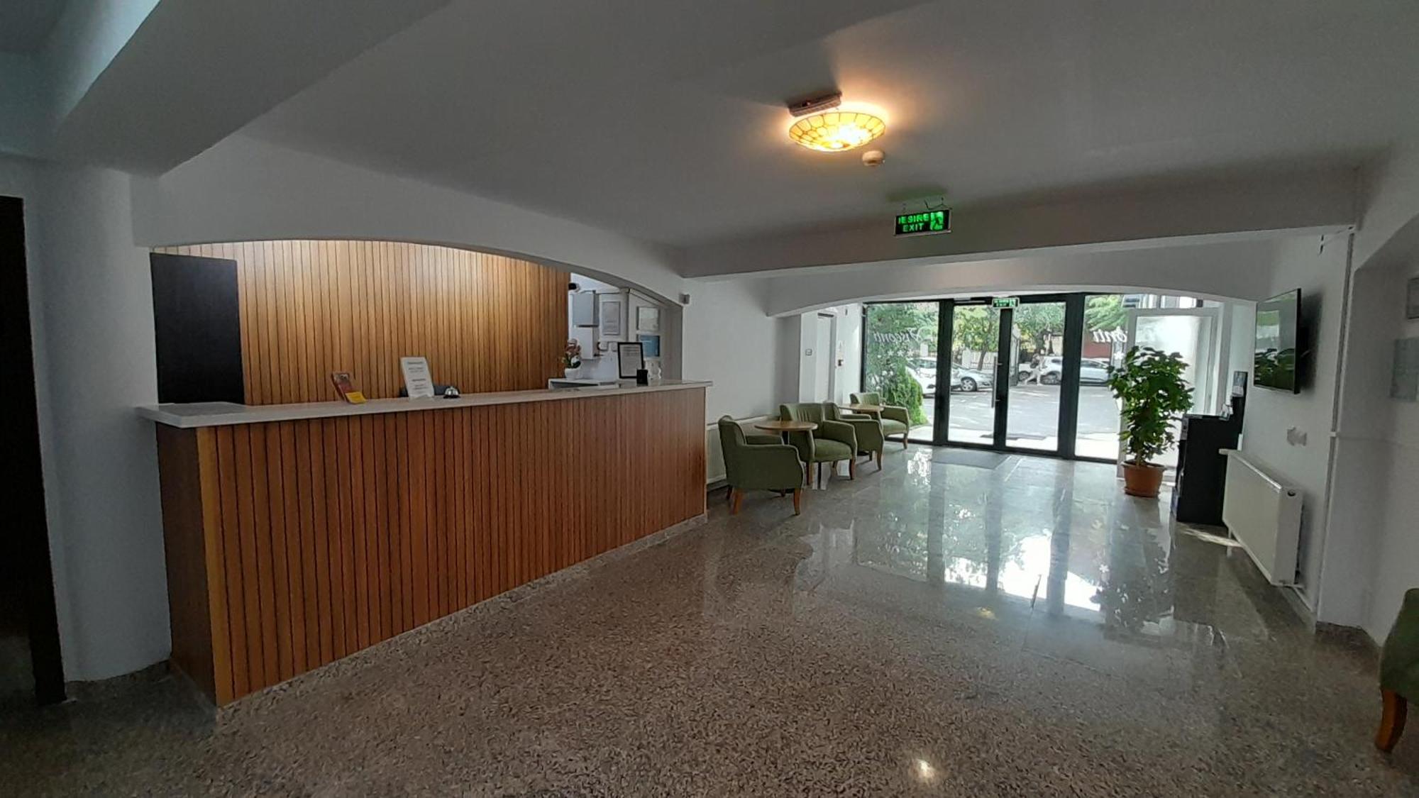 Visconti Militari Hotel Bukares Bagian luar foto