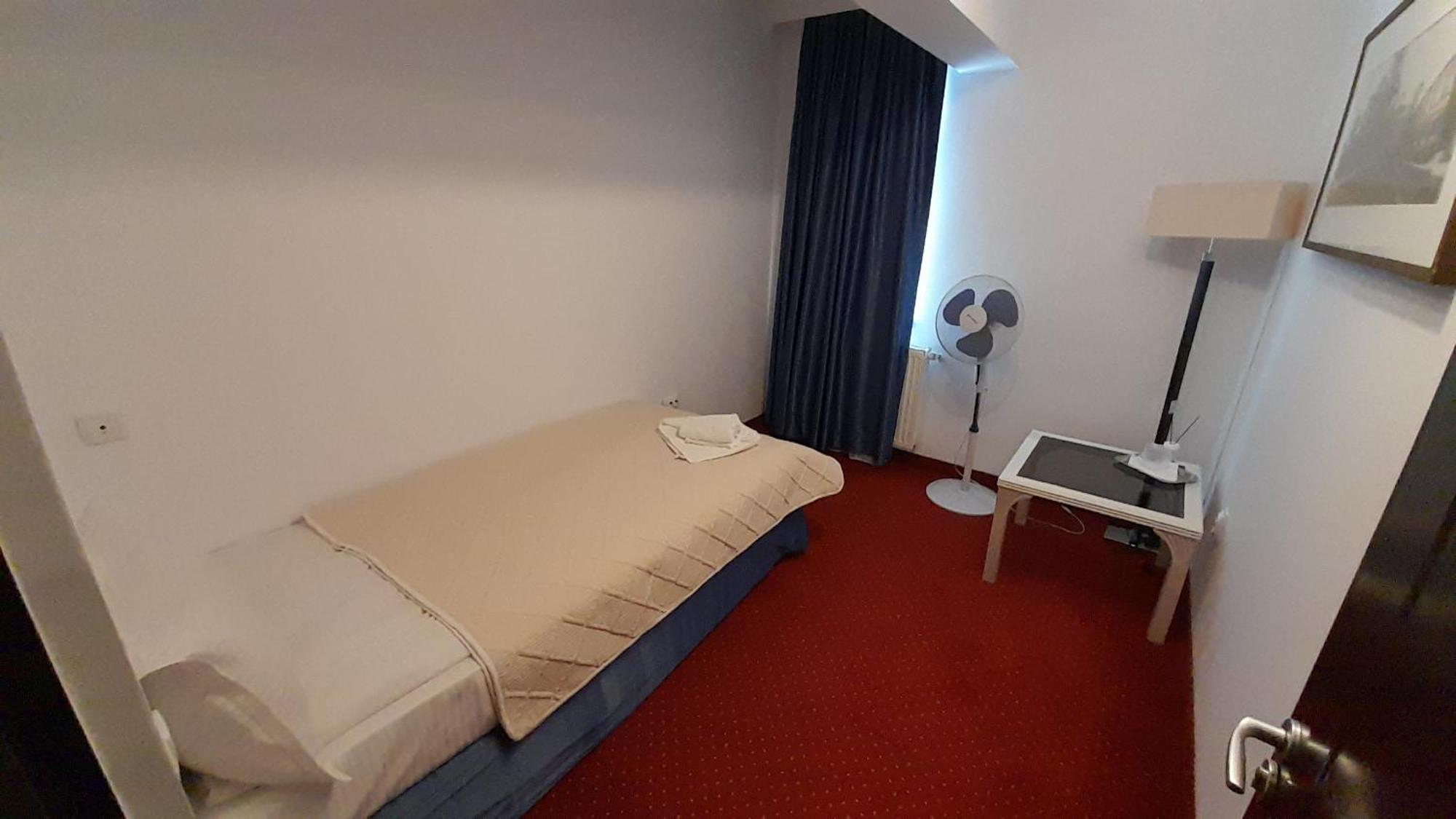 Visconti Militari Hotel Bukares Bagian luar foto