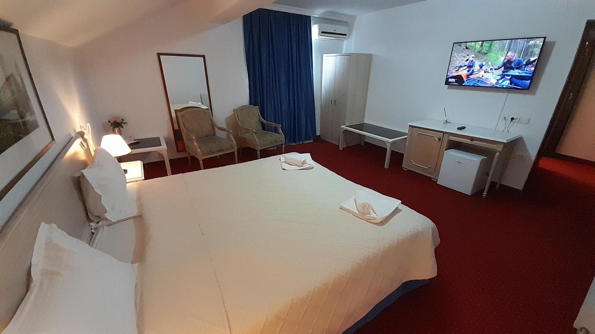 Visconti Militari Hotel Bukares Bagian luar foto