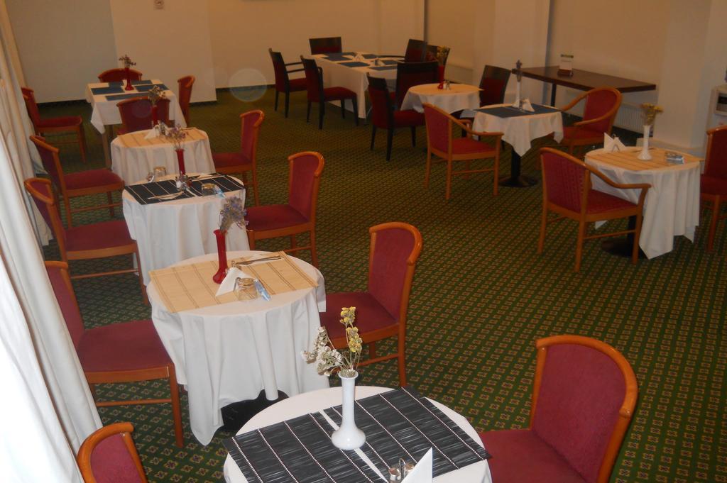Visconti Militari Hotel Bukares Bagian luar foto