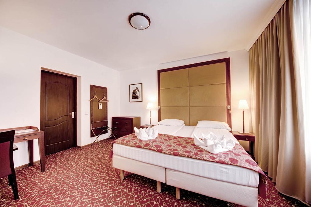 Visconti Militari Hotel Bukares Bagian luar foto
